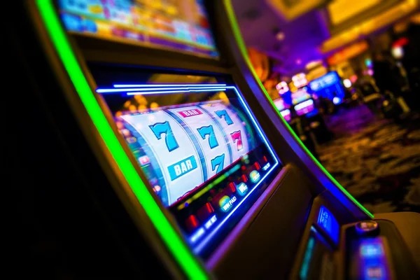 jendelatoto mobile app interface showing live casino lobby and betting options
